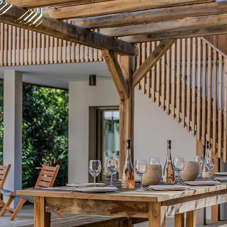 Villa New Luxury Villa, Outbuilding *