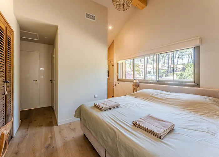 New Luxury Villa, Outbuilding Βίλα