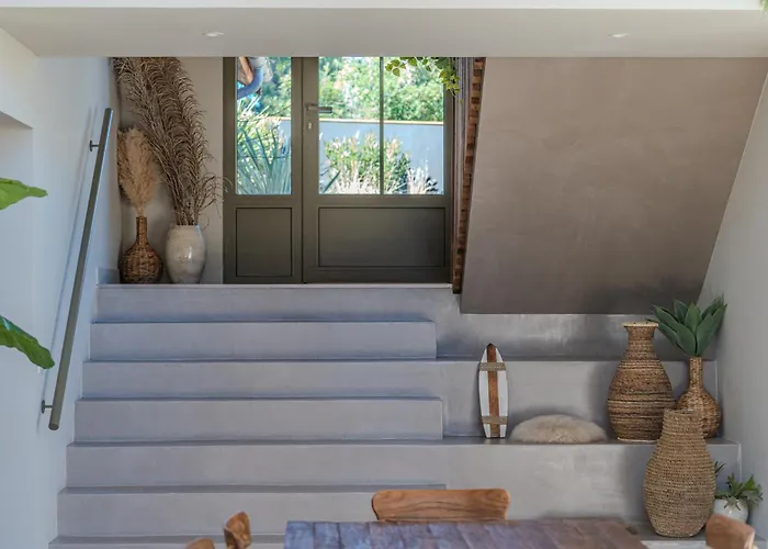 New Luxury Villa, Outbuilding