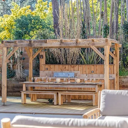 New Luxury Villa, Outbuilding