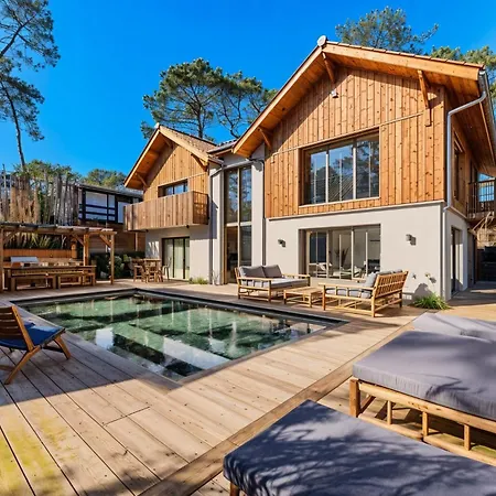 New Luxury Villa, Outbuilding