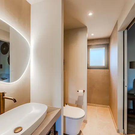 New Luxury Villa, Outbuilding