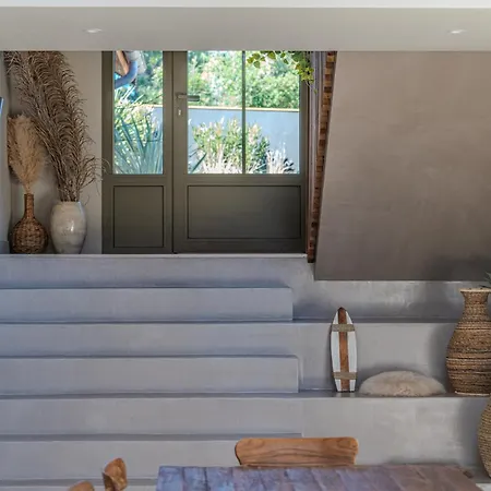 New Luxury Villa, Outbuilding
