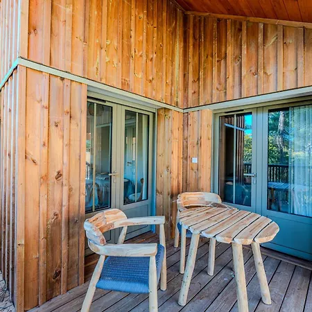 New Luxury Villa, Outbuilding