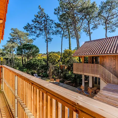 New Luxury Villa, Outbuilding