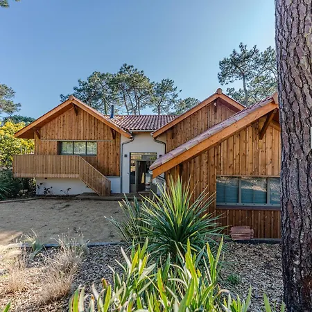 New Luxury Villa, Outbuilding