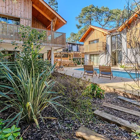 New Luxury Villa, Outbuilding