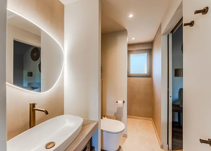 New Luxury Villa, Outbuilding